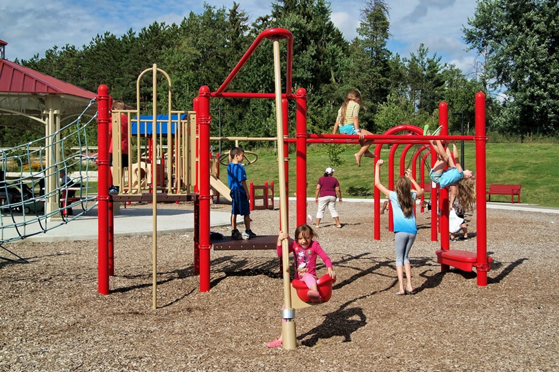 戶外遊（yóu）樂場非（fēi）標定製設備九