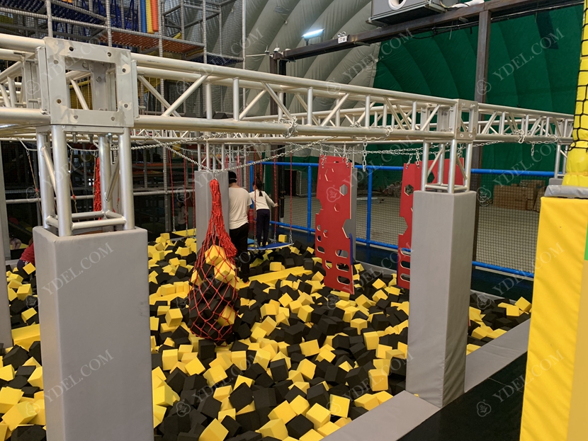 大型蹦床公園拓展區域展示（shì）