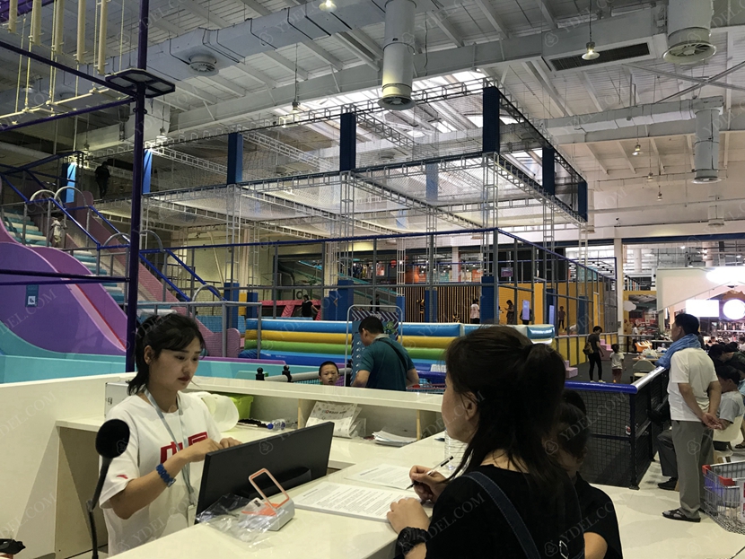 室內運動公園收銀區展示（shì）