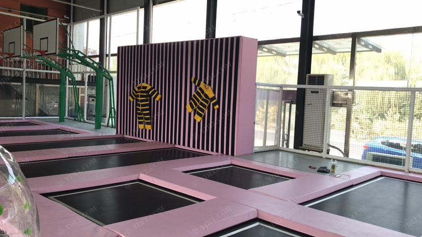 蹦床體驗館實（shí）景圖