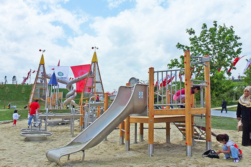 戶外（wài）不鏽鋼直滑滑梯